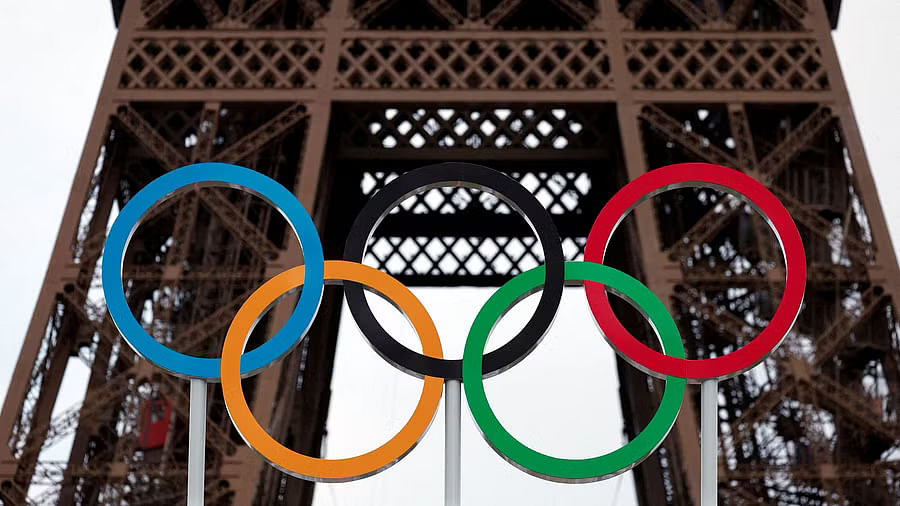 <div class="paragraphs"><p>The logo of the Olympics in front of the Eiffel Tower.</p></div>